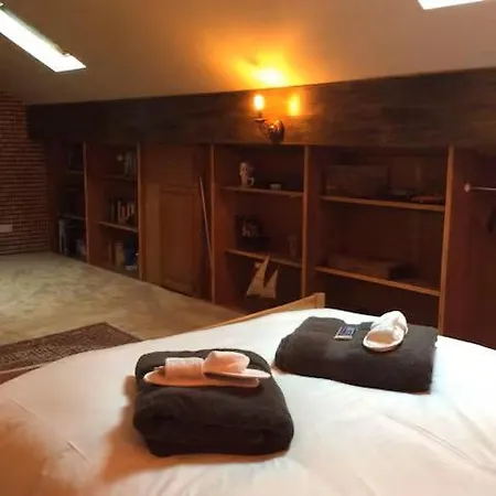 Artie's Apartment Windermere